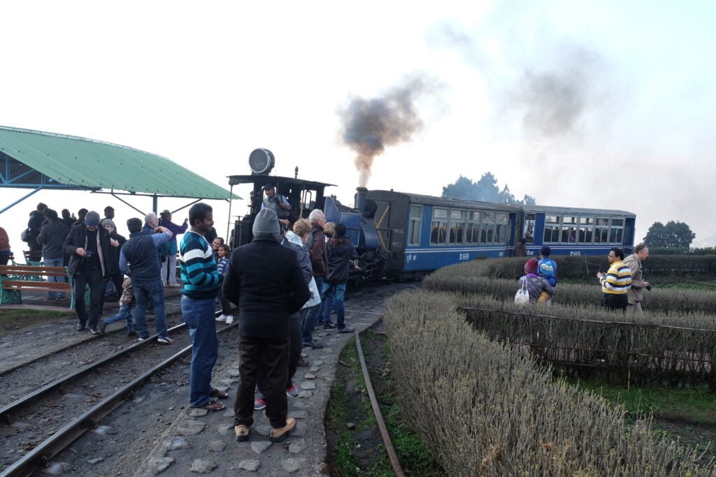 Halte touristique sur le chemin de Darjeeling